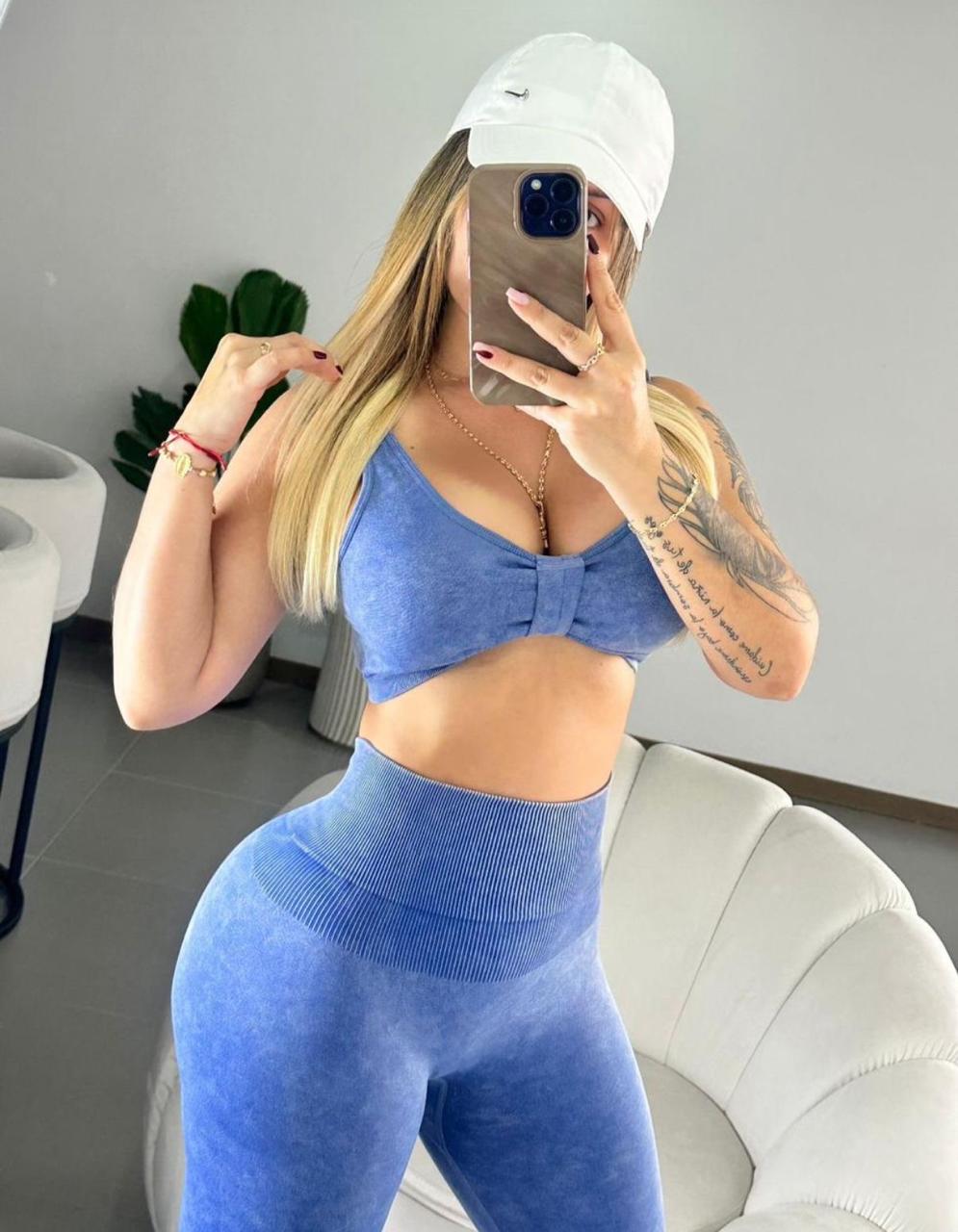 Set de leggins con realce y top con almohadilla
