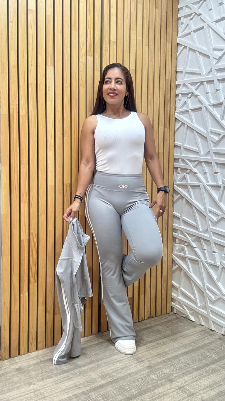 Set leggins bota campana y chaqueta con guante