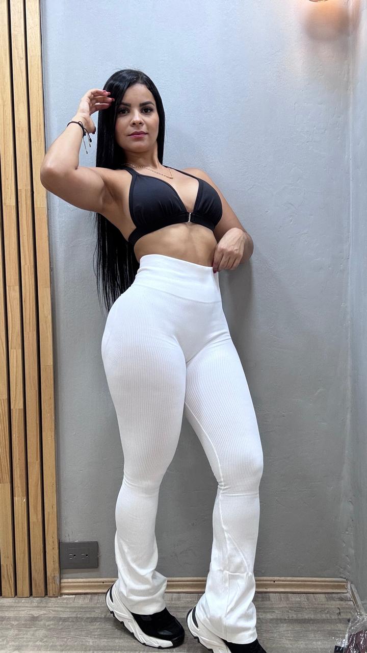 Leggins con realce, bota campana