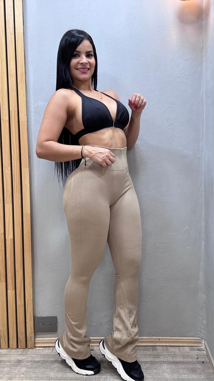 Leggins con realce, bota campana