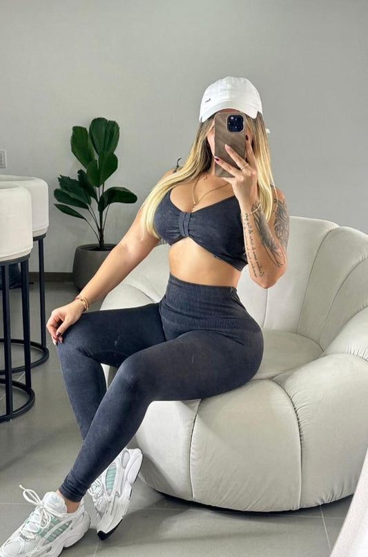 Set de leggins con realce y top con almohadilla